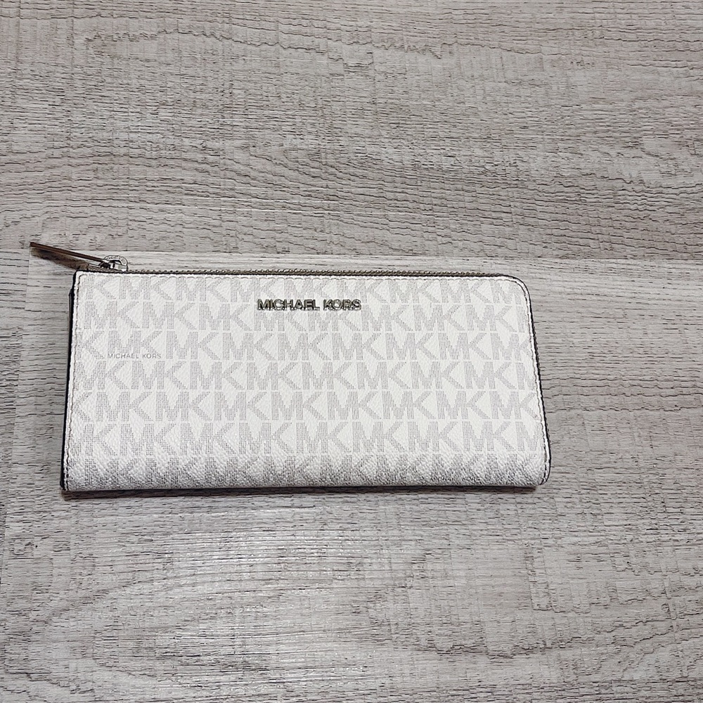 Michael Kors Jet Set Travel Wallet